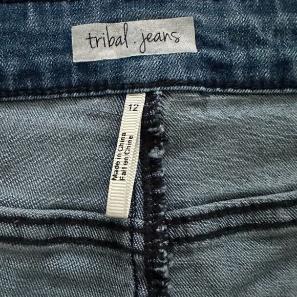 Tribal Jeans Distressed Stretch Raw Hem Side Red Stripe Ankle Jeans Size 12 - Picture 13 of 13